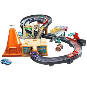 Carros-Radiator-Springs-Race-Track_1
