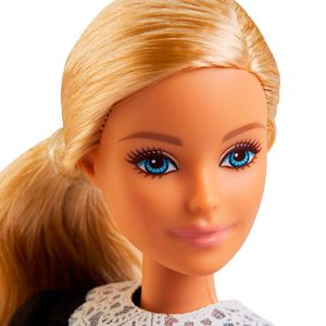 Barbie-je-peux-etre-un-juge-de-poupee_1
