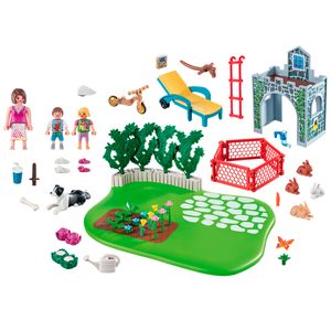 Familia-SuperSet-da-Playmobil-Country-no-jardim_1
