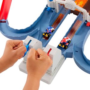 Hot-Wheels-Mario-Kart-Track-Castle-Chaos-Bowser_1