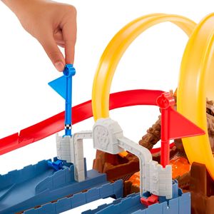 Hot-Wheels-Mario-Kart-Track-Castle-Chaos-Bowser_2