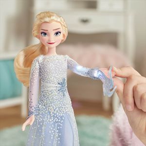 Decouverte-magique-de-la-poupee-Elsa-Frozen-2_1