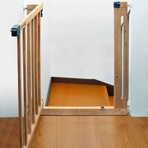 Barriere-de-porte-naturelle-Easy-Close-Safety-1st_4