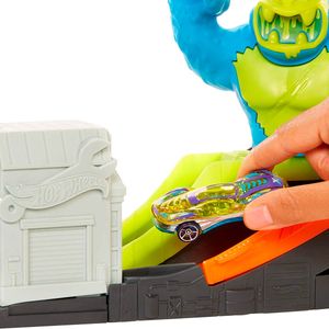 Piste-d--39-attaque-de-gorilles-toxiques-Hot-Wheels_3