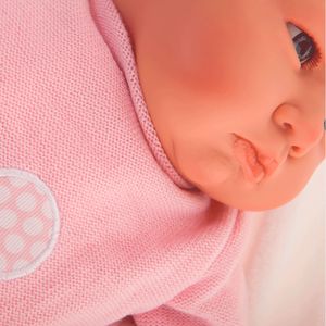 Berta-avec-couverture-de-poupee-rose_1