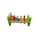 Banc-avec-marteau-en-bois